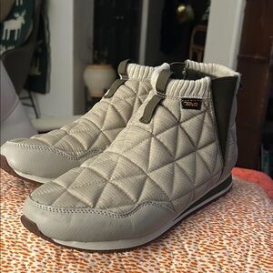 Womens re ember mid boot